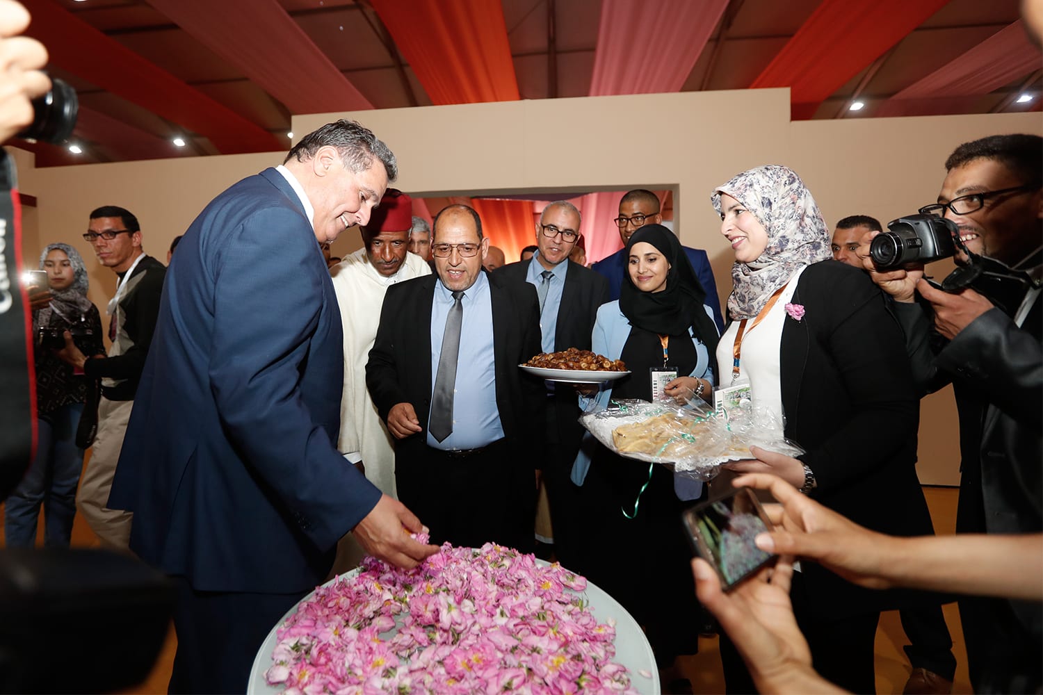 قلعة مكونة. أخنوش يترأس إفتتاح الملتقى الدولي للورد بعاصمة الورد