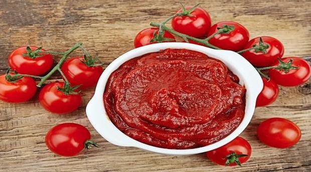 سيدتي…طريقة تحضير الطماطم المركزة في البيت بدون مواد حافظة