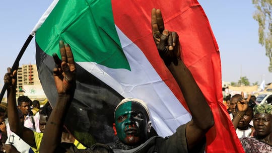 السودان..قتيلان وإصابة آخرين بعد إطلاق النار على المعتصمين