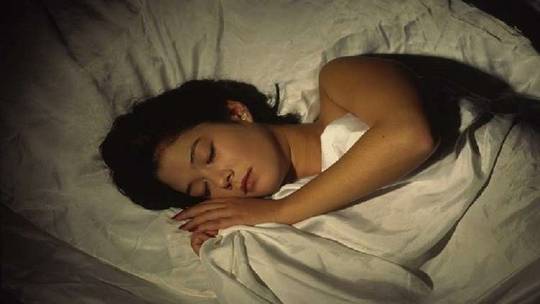 النوم تسع ساعات يشكّل ضررا خطيرا على الدماغ