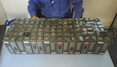 هذا مالو. بالصور. مهاجر ناظوري حصلوه مهرب 96 قرعة كريموجين وكمية مهمة من الهواتف النقالة