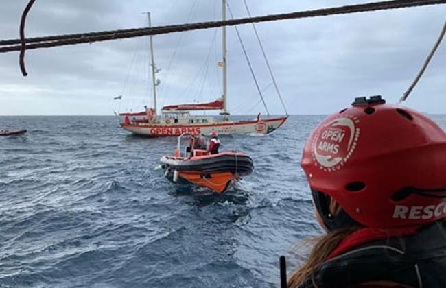 اعتراض مركب شراعي محمل بخمسة أطنان من الشيرا واعتقال المهربين