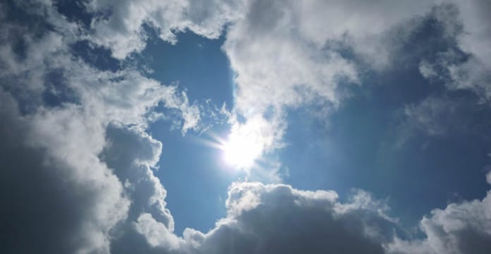 الارصاد الجوية..انخفاض درجات الحرارة مع نزول زخات مطرية في توقعات الجمعة