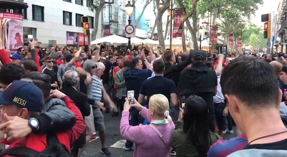 “معركة شوارع” بين جماهير ليفربول وبرشلونة قبل “معركة كامب نو”