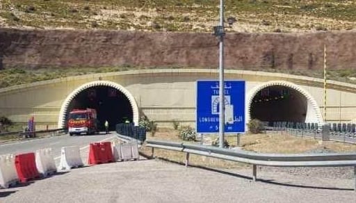 شاحنة تحترق في الطريق بين مراكش وأكادير وتشل الحركة