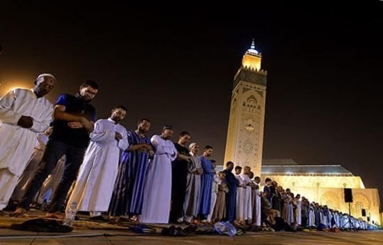 المغاربة والحرص على الصلاة. مركز أمريكي يكشف التصنيف