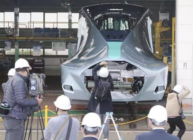 بسرعة 360 كيلومترا في الساعة. اليابان تكشف أحدث قطاراتها