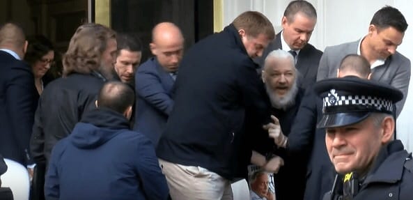 ويكيليكس. سنة ونصف سجنا للمؤسس أسانج