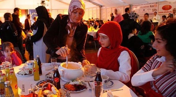 ربورتاج. هكذا تعيش الجالية المغربية في أثينا أجواء رمضان الكريم