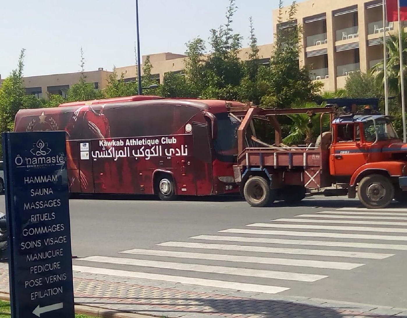 ساعات قبل مباراته المصيرية. الحجز على حافلة الكوكب المراكشي