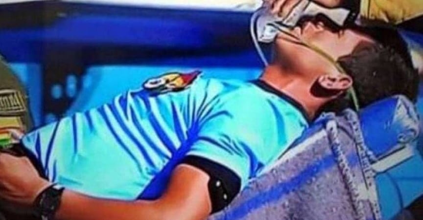 وفاة حكم بوليفي كرة قدم أثناء قيادته مباراة (فيديو)