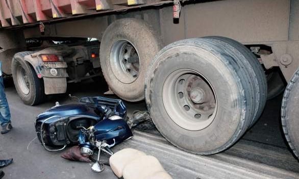 مؤلم. بتر ساقي تلميذ في سيدي سليمان إثر حادثة سير مروعة