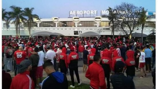 الجماهير البيضاوية تستقبل فريق الوداد استقبال الابطال(فيديو )