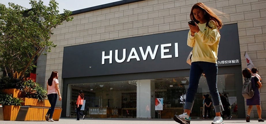 موقع زوكربيرغ ينضمّ إلى قائمة مقاطعي “هواوي”