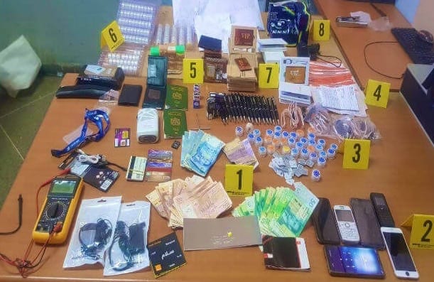 أكادير. اعتقال مروجَي أجهزة إلكترونية معدّة للمساعدة في الغش المدرسي (صور)