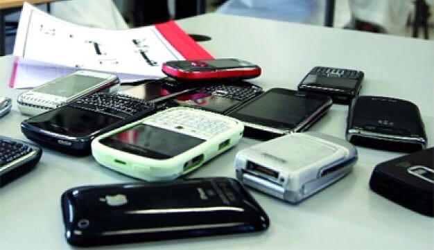 وْلد لحرااام. نصّاب “يجرّد” مرشحين للباك من هواتفهم بـ”الفنّ”