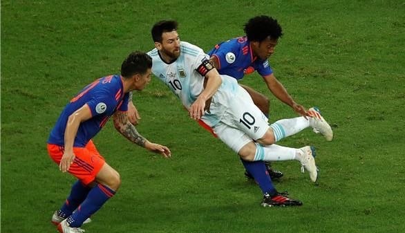 كوبا أميركا. الأرجنتين تخسر أولى مبارياتها أمام كولومبيا