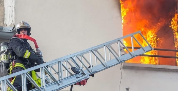 باريس. مصرع ثلاثة أشخاص وإصابة العشرات في حريق