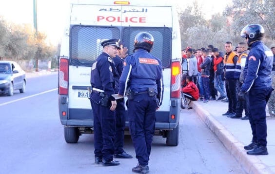 قلعة السراغنة. عصابة مخدرات تحاول اختطاف سيدة وتخرّب سيارة للأمن