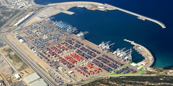 طنجة المتوسط يتحول إلى أكبر ميناء في البحر الأبيض