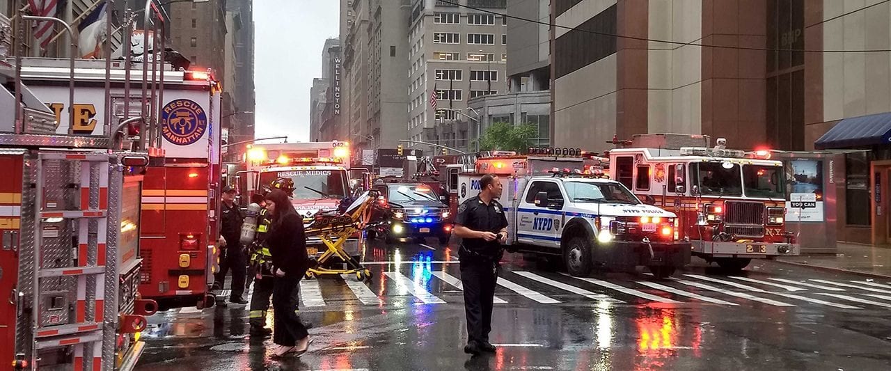 عاجل:مقتل شخص في تحطم طائرة مروحية إثر إصطدامها بمبنى في مانهاتن(+فيديو)