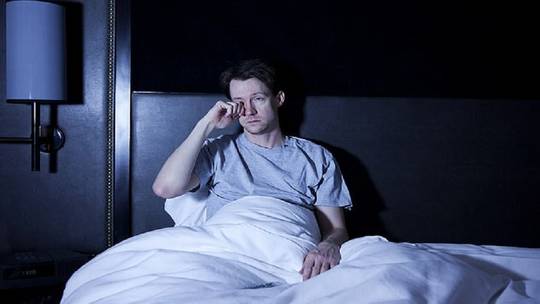 كيف يجب أن يتعامل الرجال مع تكرار “التبول الليلي”؟