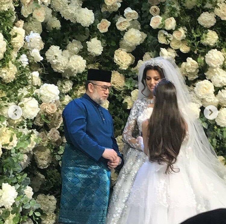 “الطلاق بالثلاثة”..هكذا انتهى زواج ملك ماليزيا  وملكة جمال موسكو