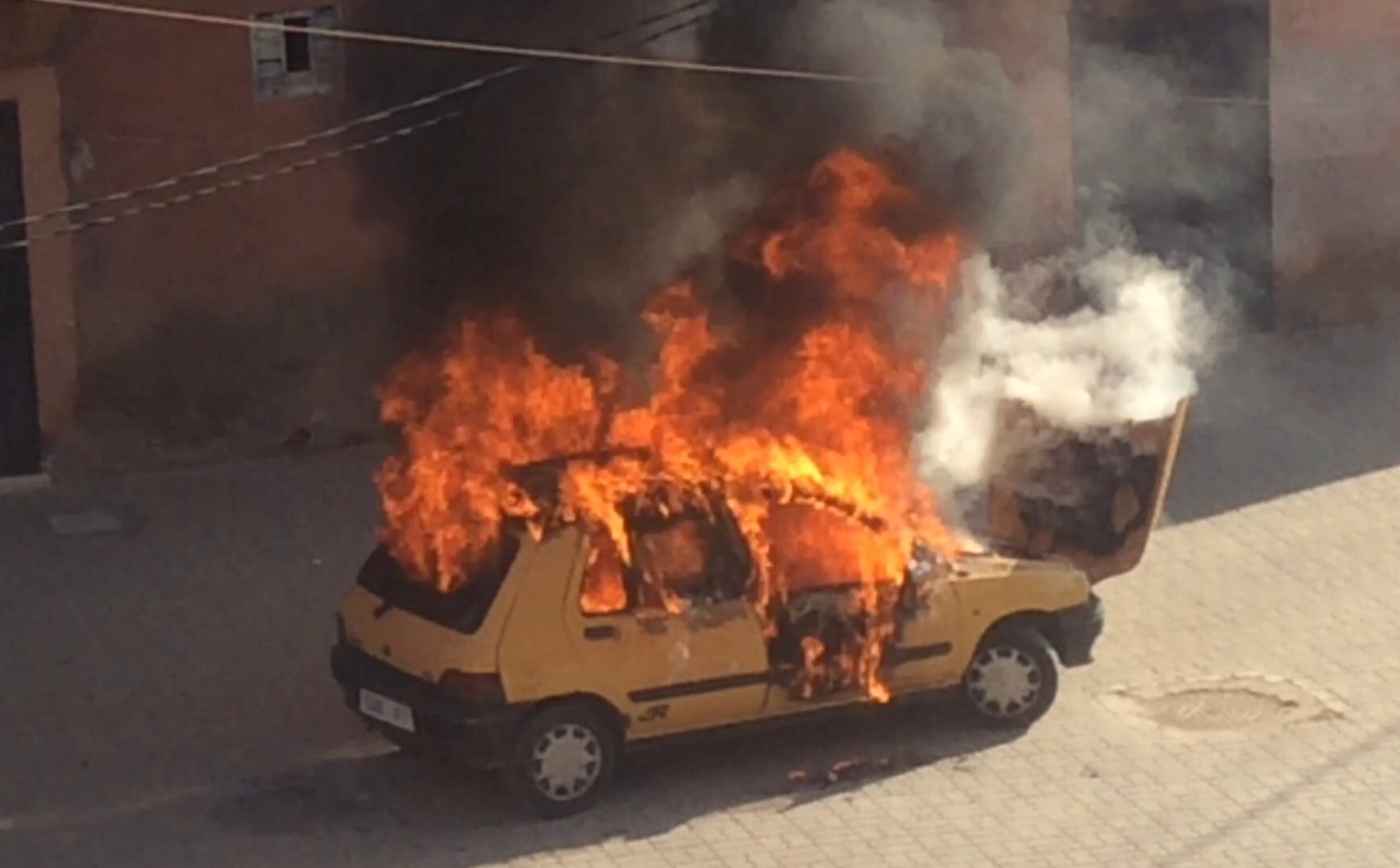 مراكش. “انفجار” طاكسي صغيرْ بسبب حريق