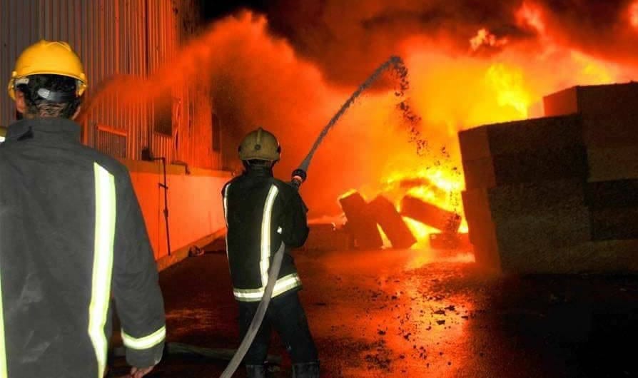 بالفيديو. خسائر جسيمة في مصنع لـ“الزفت” في الدار البيضاء