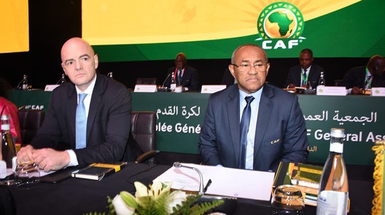 بينهم مغاربة. مشاجرات بين صحافيين ومنظمين في اجتماع “كاف”