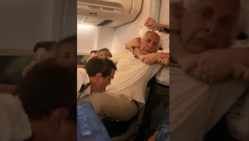 الشرطة الرومانية تعتدي على مغربية وزوجها داخل طائرة متوجة إلى باريس