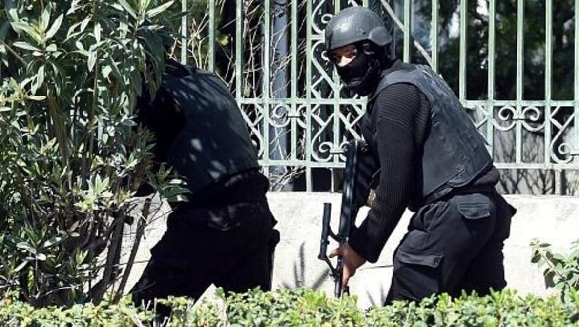 تونس. “إرهابي” يفجّر نفسه بعدما حاصرته قوات الأمن