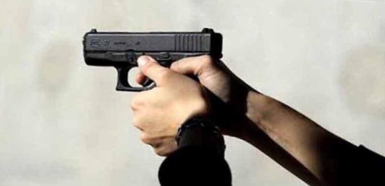 تزنيت. استنفار أمني بعد إشهار مخمور “مسدّسا” في وجه رجال أمن خاص