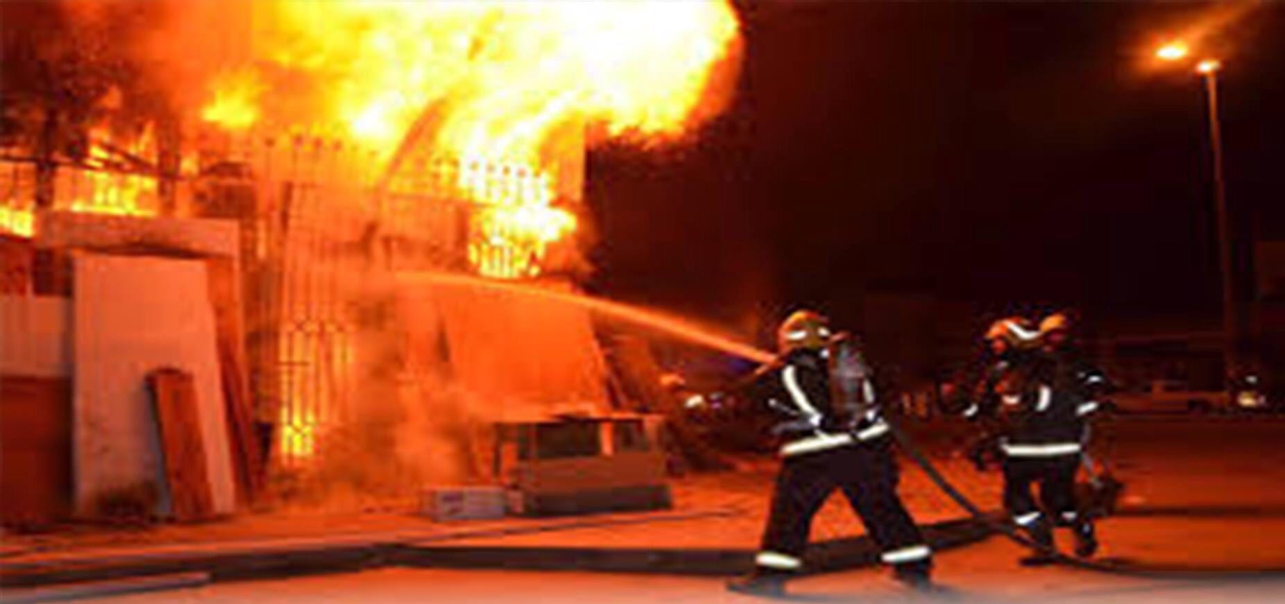 الداخلة. الوقاية تسيطر على حريق أودى بحياة بحار وخلّف خسائر في “قرية الصيادين”