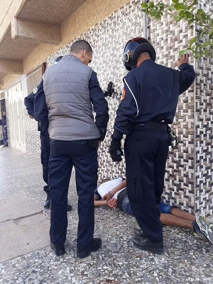 وجدة. شباب يلقون القبض على لص حاول سرقة سيدة