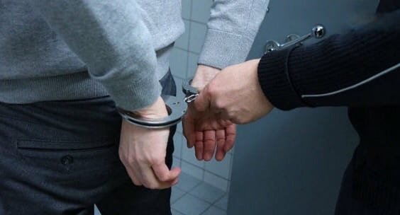 مكناس. اعتقال مسير شركة فاسي يسطو على سيارات فارهة