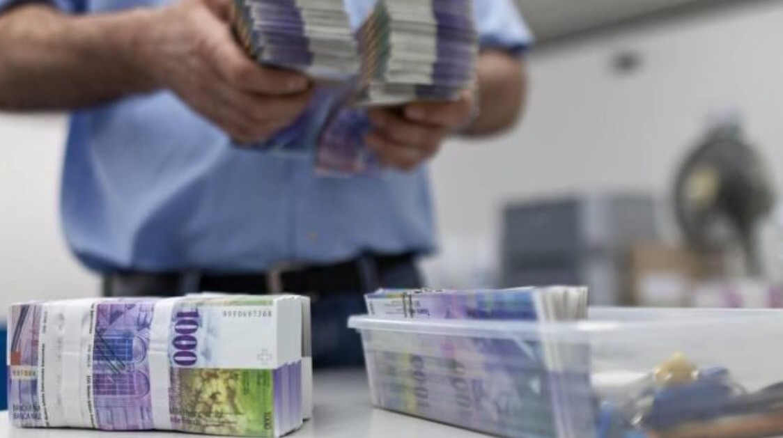 باب سبتة. الجمارك تحجز شحنة “حشيش” وتحبط تهريب أموال بالعملة الصعبة