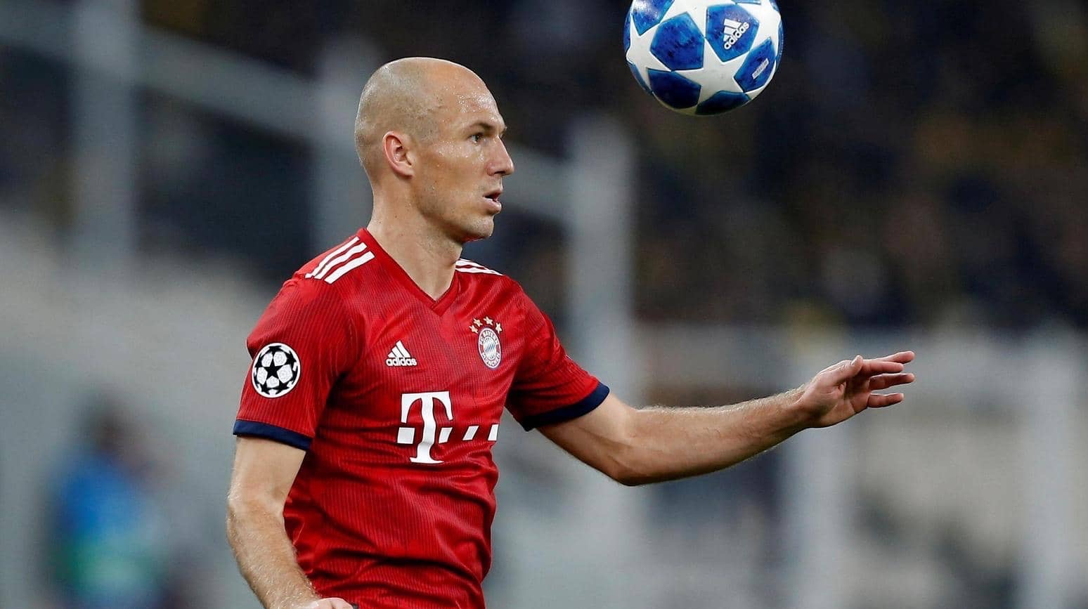 رسميا. آريين روبن يعلن اعتزال ملاعب الكرة