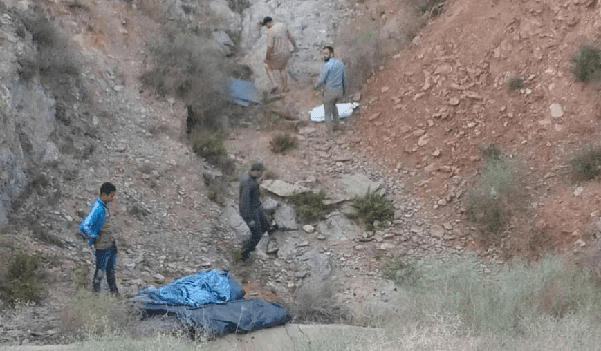 الدريوش. السلطات المحلية توقف مهاجرين سريين وتحجز قاربا مطاطيا (صور)