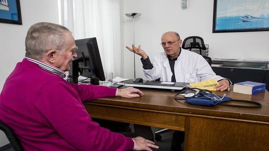 لهذه الاسباب..على الرجال بعد سن الأربعين مراجعة الطبيب