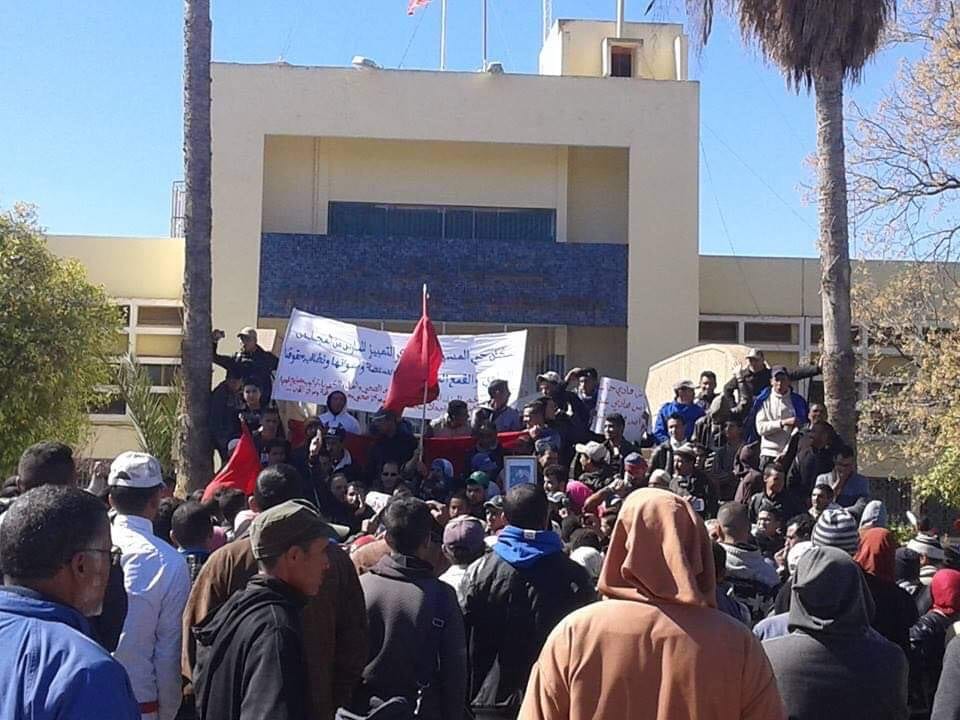 واد زم. اتهام حزب “البيجيدي” بتمويل “الرقص على جراح  المطالب الملحة للسكان”