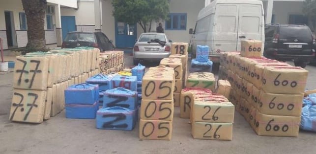 أصيلة. الشرطة القضائية تحبط تهريب 700 كيلوغرام من “الحشيش”