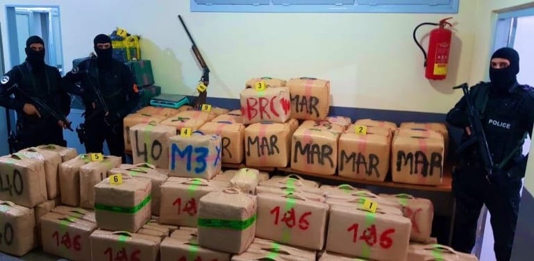 أكادير. أفراد عصابة للتهريب الدولي للمخدرات يطلقون النار لتجنب اعتقالهم (صورة)