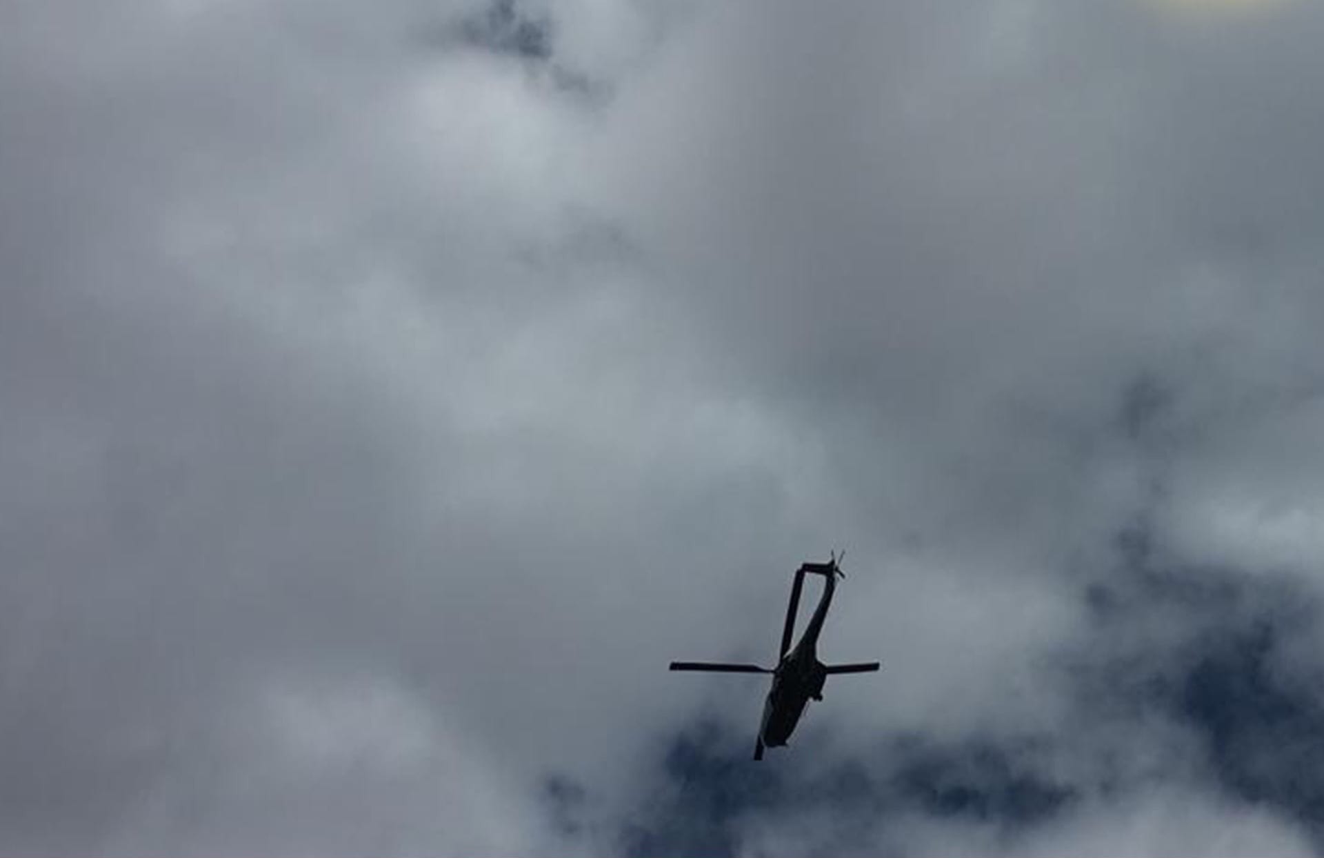 فاجعة “ملعب القبر”. طائرات مروحية للبحث عن المفقودين