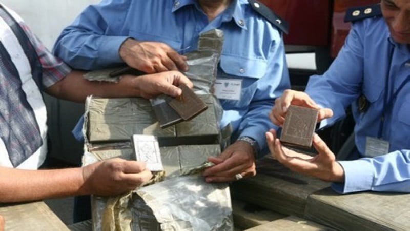 باب سبتة الأمن والجمارك يحبطان تهريب 98 كيلوغراما من “الشيرا”