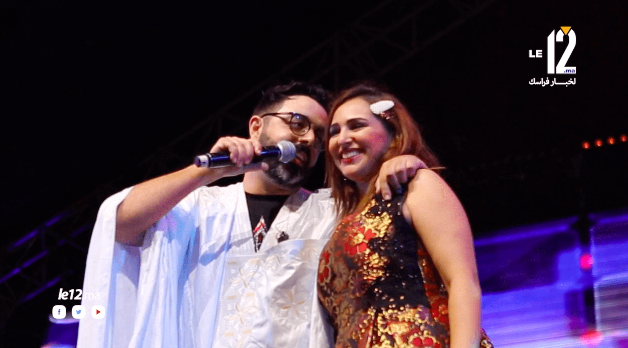 أحمد شوقي يتغزل بزوجته الصحراوية في مهرجان وادي الذهب الداخلة