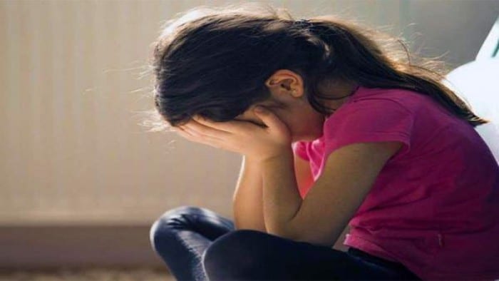 “ردوا البال لولادكم”..طفلة تذبح شقيقتها الصغرى بسبب “الغيرة”