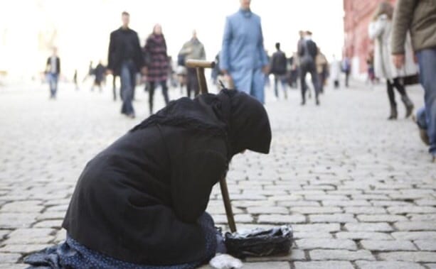 الوْلف صعيب.. أياما بعد مغادرتها السجن. “أغنى متسوّلة” تعود إلى “السّعاية” في أكادير
