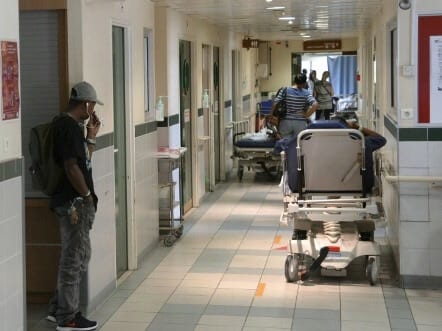 وْعش رجبا تسمع.. نزيل مستشفى يغتصب مريضة مسنّة مريضة بالسرطان (صحافة)