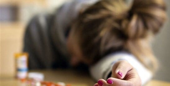 العيون. شابة تتجرّع “سم الفئران” لإنهاء حياتها